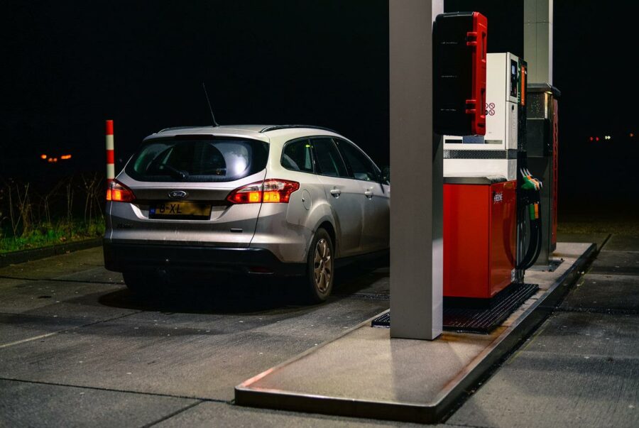 Ekstreme benzinpriser gør køreturen ekstra dyr